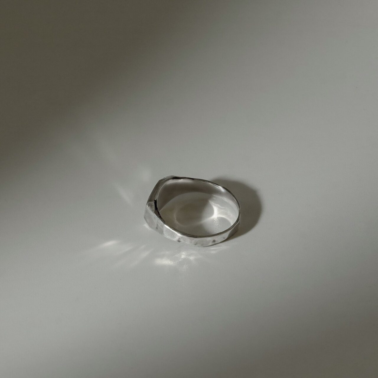 Кольцо печатка с камнем, серебро